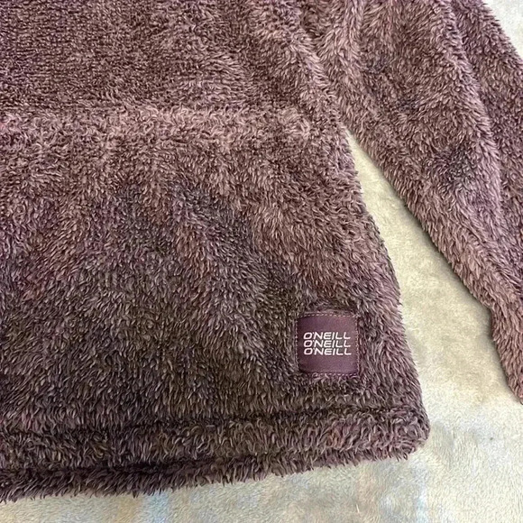 O'Neil - pullover plush sherpa fleece sweater with kangaroo  pocket. Size M - Picture 2 of 6